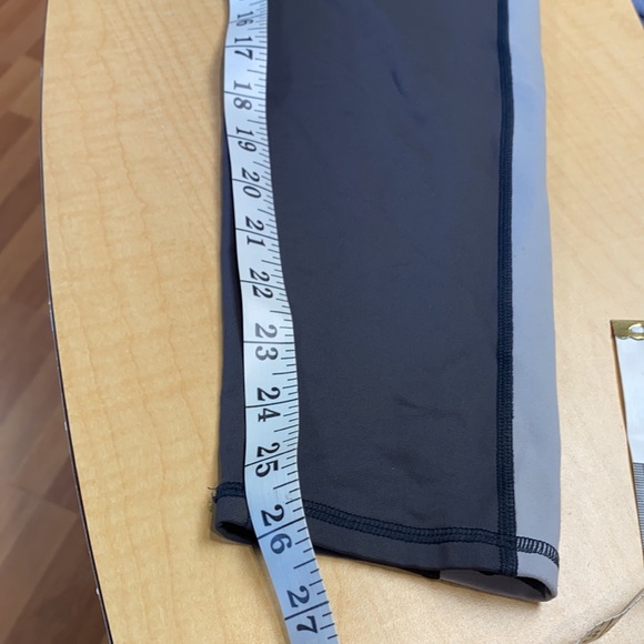 Fabletics leggings with zipper size large. - Picture 10 of 10